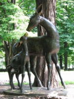 Скульптура в міському парку (колишнє кладовище)
