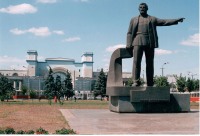 Памятник Петровскому