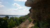 Скелі над берегом в селі Львове