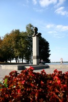 Памятник Герою Советского Союза СТАШКОВУ Николаю Ивановичу