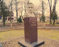 Пам'ятник Івану Франку, м. Комарно. (1972, мармурова крихта). 