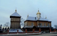Church and bell tower of the Nativity of Christ church 1874 (wooden). Lysyatychi