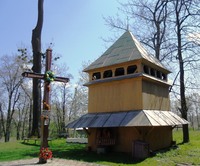 Дерев'яна дзвіниця церкви Василя Блаженного в селі Бартатів 