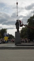 Демонтаж памятника Ленину