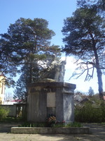 Пам'ятник радянським воякам, які загинули при визволенні Брюхович у липні 1944 р.