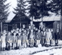 Початкова школа села Хащованя в 1946 році